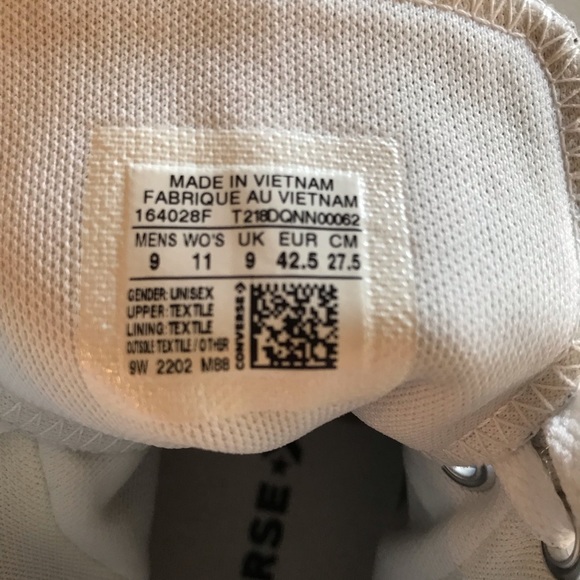 Converse Chuck Taylor All Star High Tops. Excellent used condition! Size 9. - Picture 6 of 7